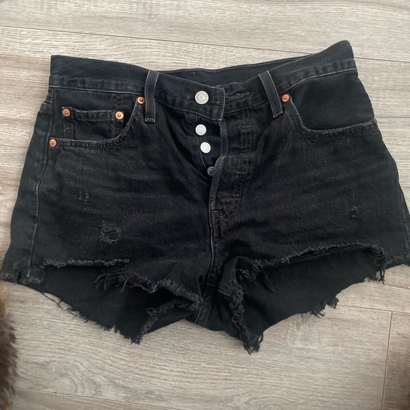 Levi black shorts  size 28 - Picture 2 of 2